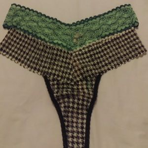 NWT Victoria's secret thong 2 pair